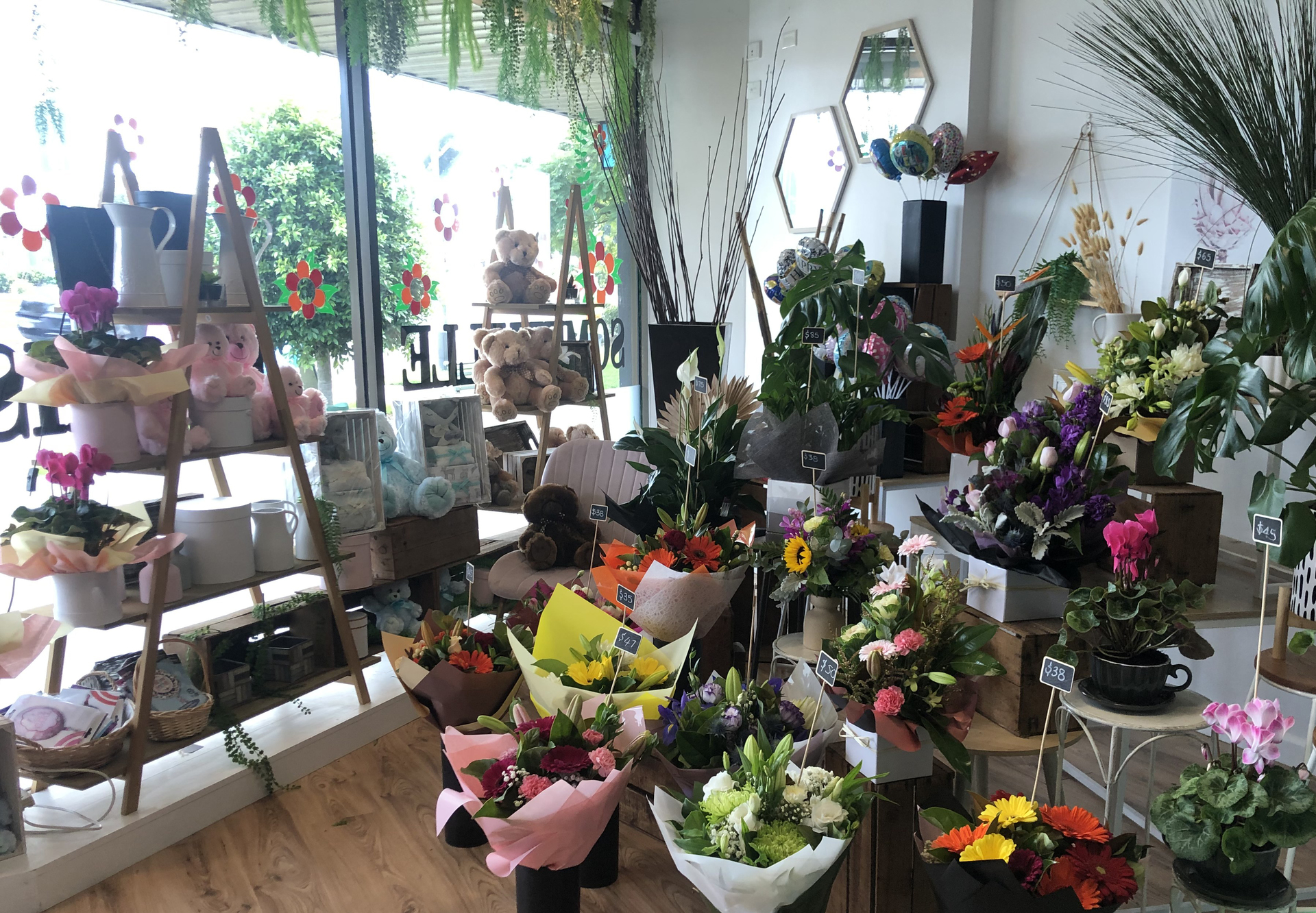 Florist, Giftware and Hamper Business – S...Business For Sale